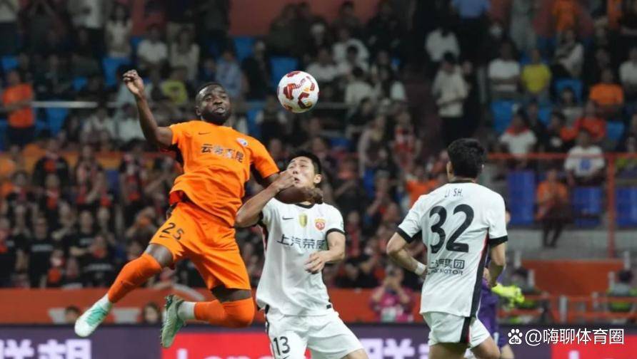 开云-转会期体能课后，皇家社会内部沟通备战中超，球迷炸锅，身体对抗强度拉满(辽宁球员与四川球迷起冲突)